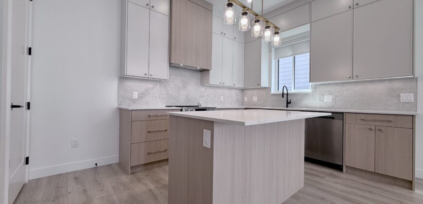 SURREY- 3 BEDROOM, 2.5 BATHROOM DUPLEX