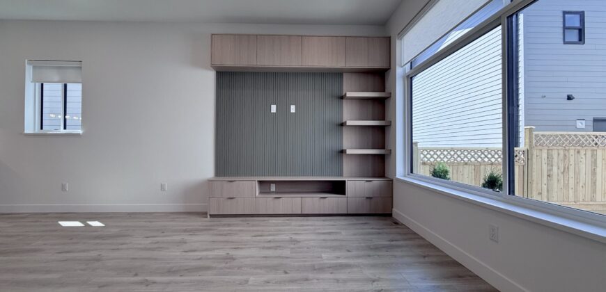 SURREY- 3 BEDROOM, 2.5 BATHROOM DUPLEX