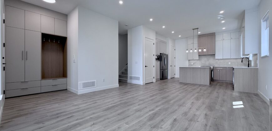 SURREY- 3 BEDROOM, 2.5 BATHROOM DUPLEX