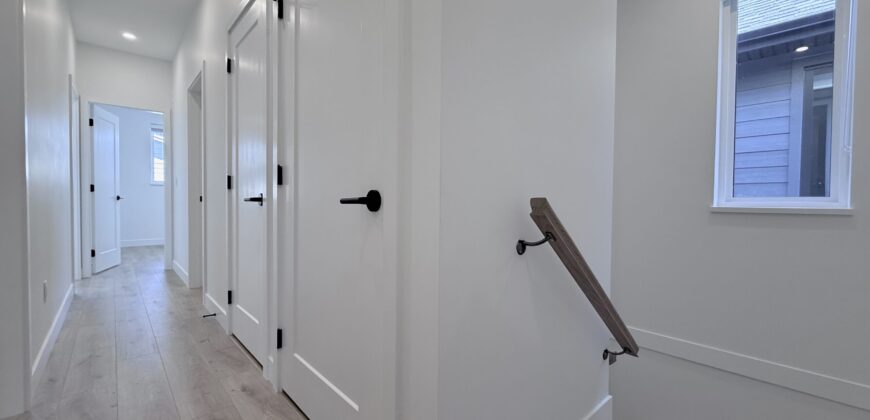 SURREY- 3 BEDROOM, 2.5 BATHROOM DUPLEX