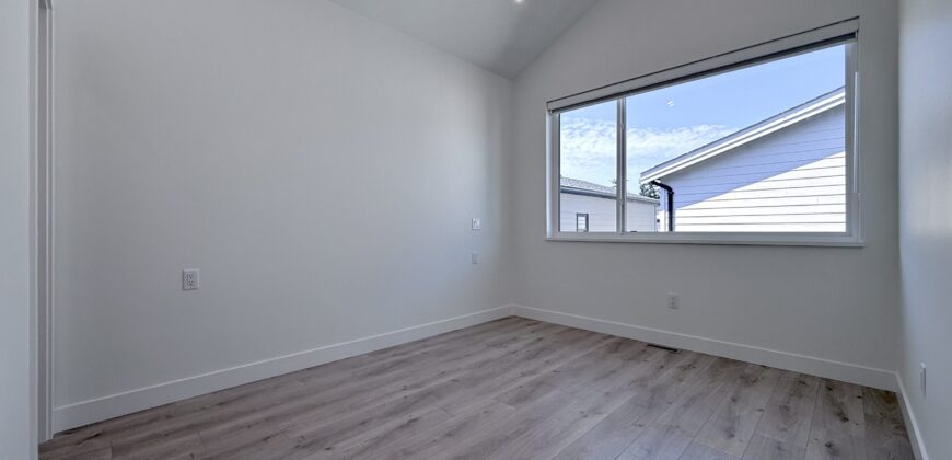 SURREY- 3 BEDROOM, 2.5 BATHROOM DUPLEX