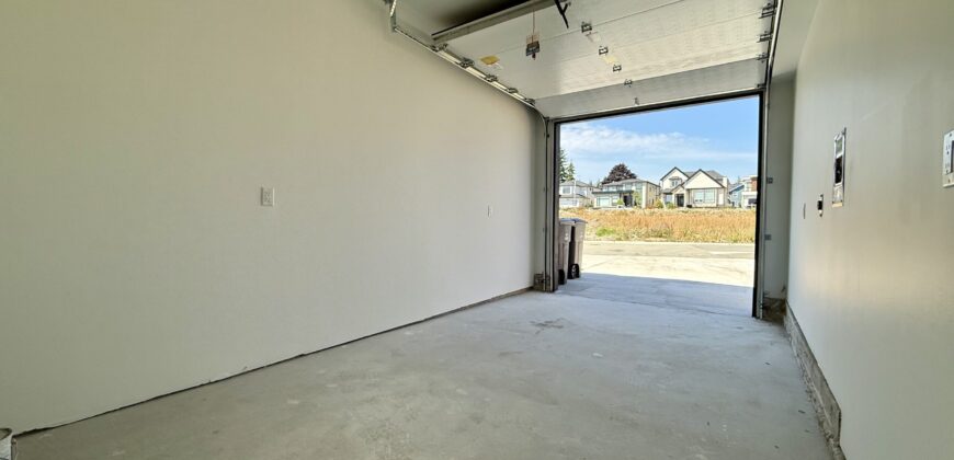 SURREY- 3 BEDROOM, 2.5 BATHROOM DUPLEX