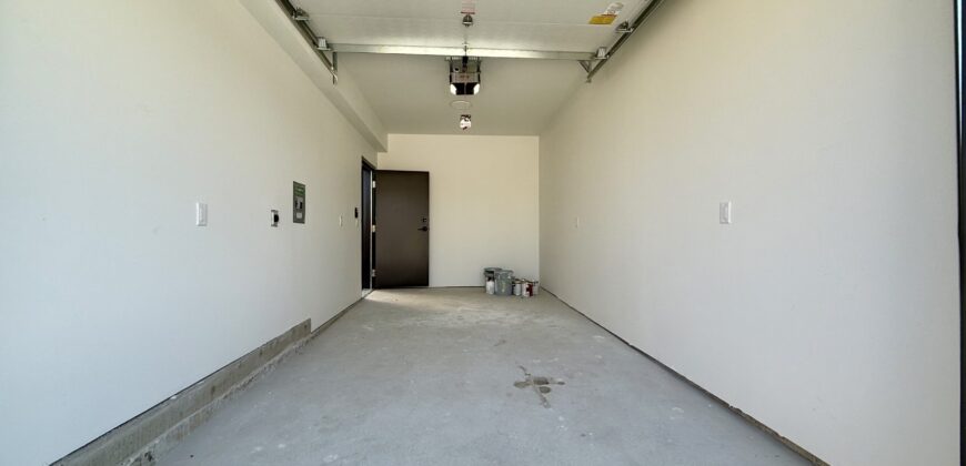 SURREY- 3 BEDROOM, 2.5 BATHROOM DUPLEX