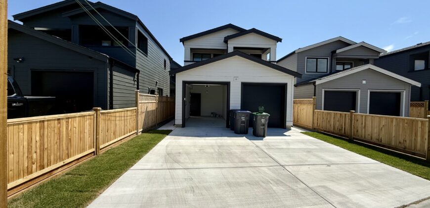SURREY- 3 BEDROOM, 2.5 BATHROOM DUPLEX