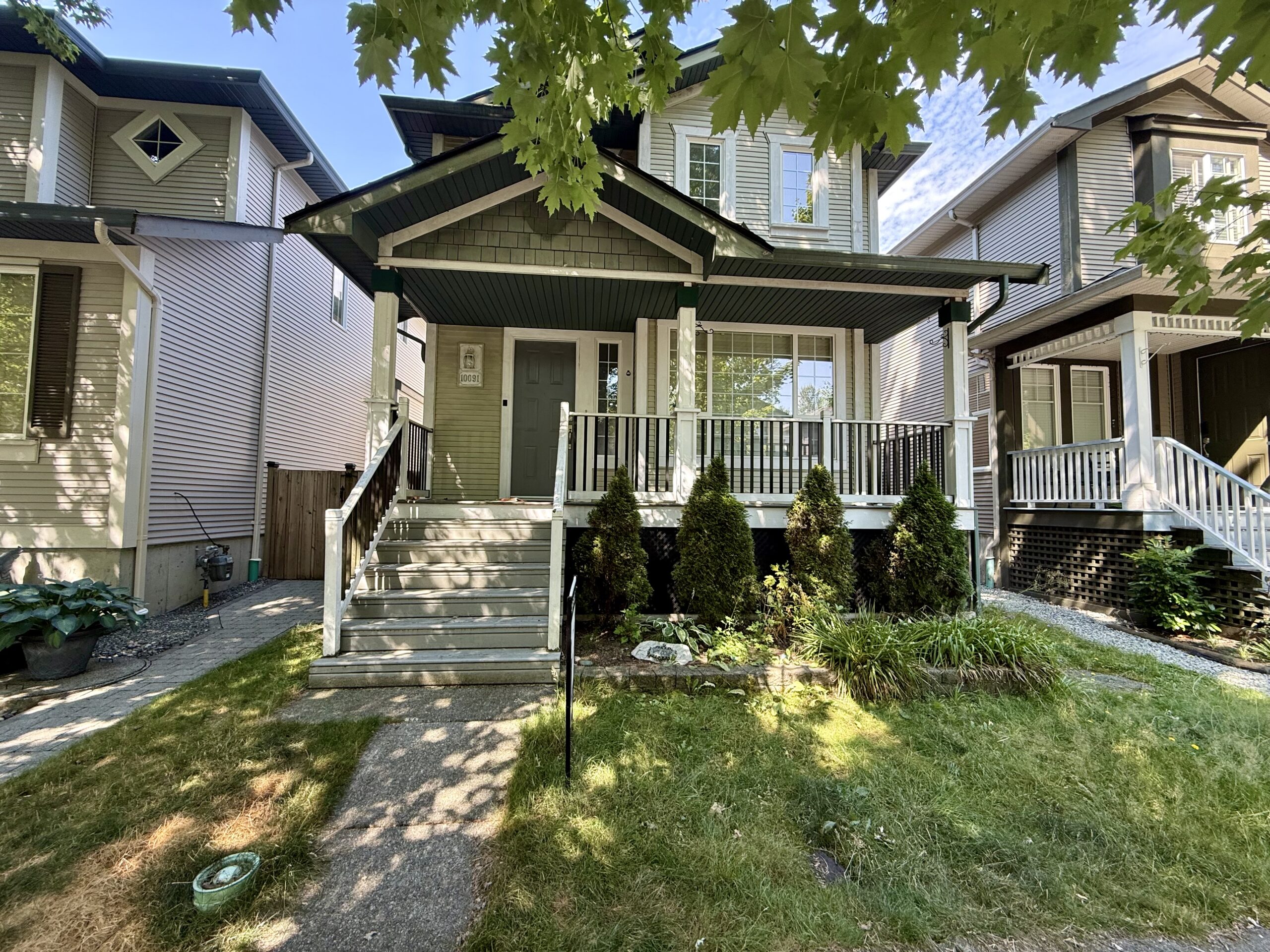MAPLE RIDGE – SINGLE FAMILY DETACHED HOME – 4 BEDROOMS, 3 BATHROOMS + FLEX