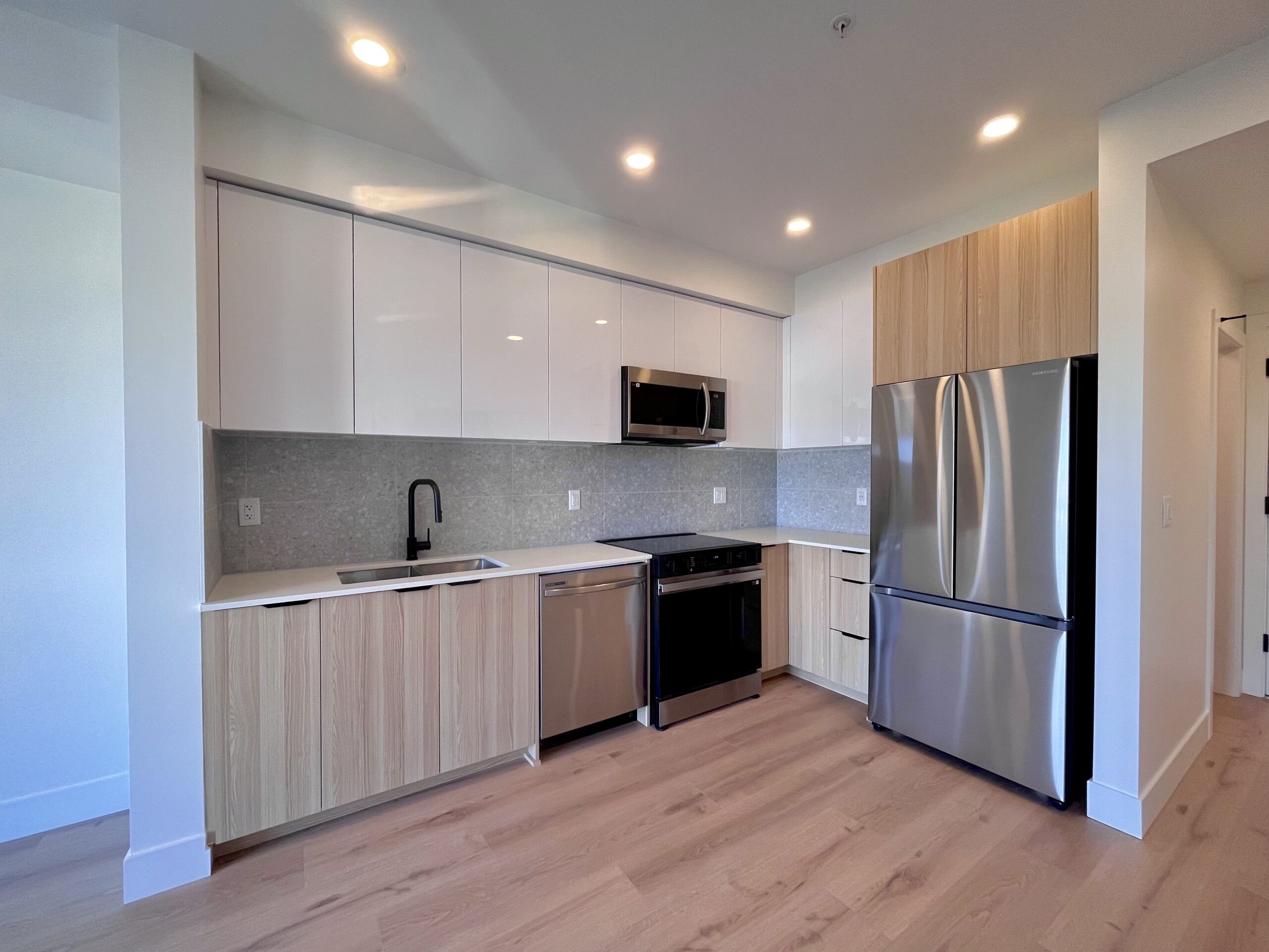 LANGLEY – UNITY – BRAND NEW 1 BEDROOM + DEN, 1 BATHROOM CONDO
