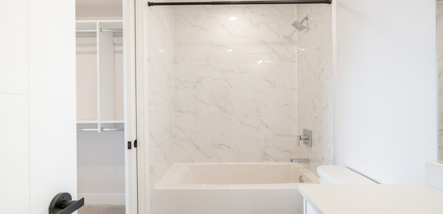 LANGLEY – 1 BEDROOM, 1 BATHROOM CONDO