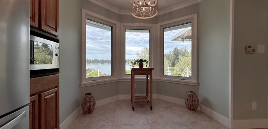 LANGLEY – 3 BEDROOM, 2 BATHROOM LAKESIDE HOME