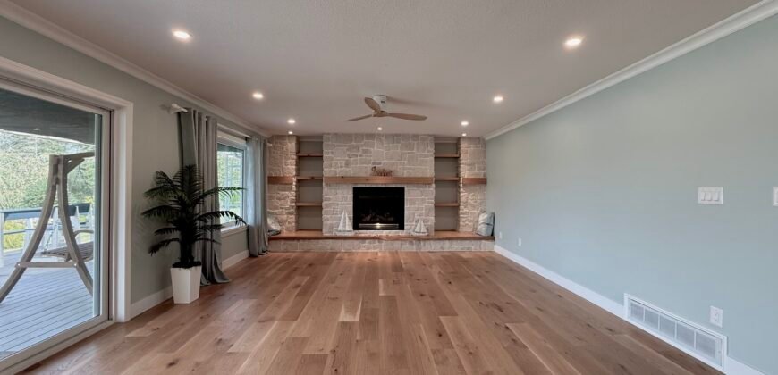 LANGLEY – 3 BEDROOM, 2 BATHROOM LAKESIDE HOME