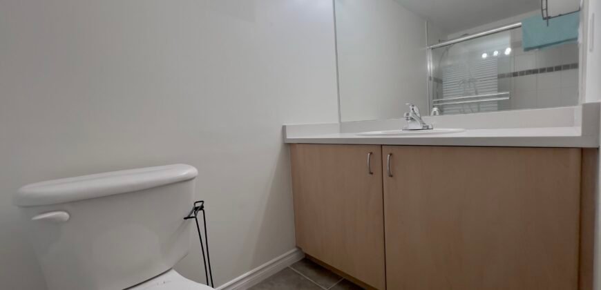 UNFURNISHED 1 BEDROOM, 1 BATHROOM CONDO