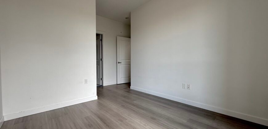 SOUTH SURREY – 2 BEDROOM, 2 BATHROOM CONDO