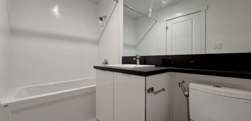 SOUTH SURREY – 2 BEDROOM, 2 BATHROOM CONDO