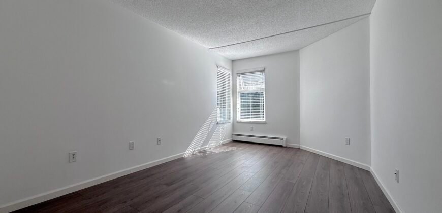 South Surrey – 2 Bed 1 Bath
