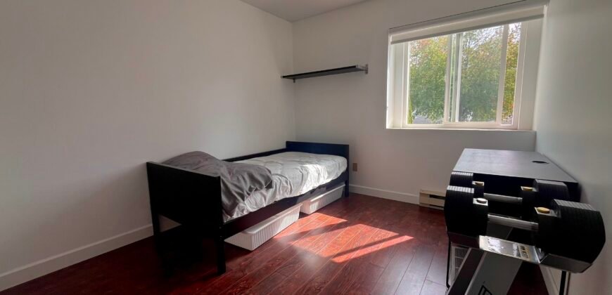 SURREY – 3 BEDROOM, 2.5 BATHROOM HOUSE