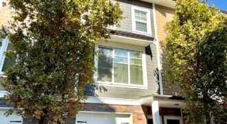 LANGLEY – SPACIOUS 3 BEDROOM, 2.5 BATHROOM TOWNHOME