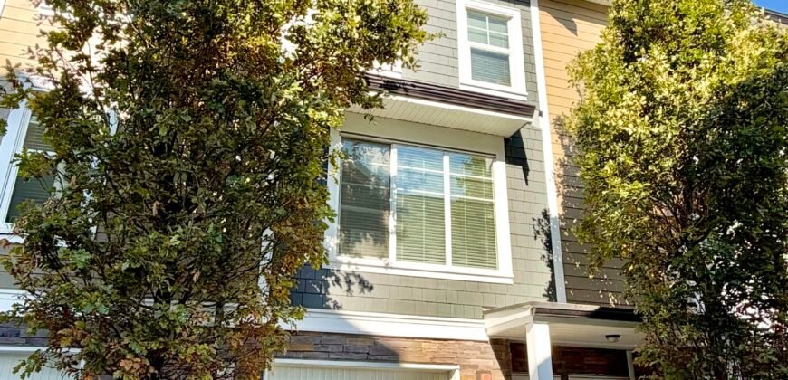 LANGLEY – SPACIOUS 3 BEDROOM, 2.5 BATHROOM TOWNHOME