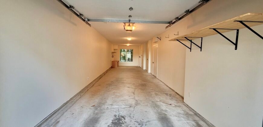 LANGLEY – SPACIOUS 3 BEDROOM, 2.5 BATHROOM TOWNHOME