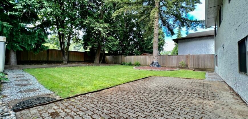 Walnut Grove – 5 BEDROOM, 3 BATHROOM HOUSE